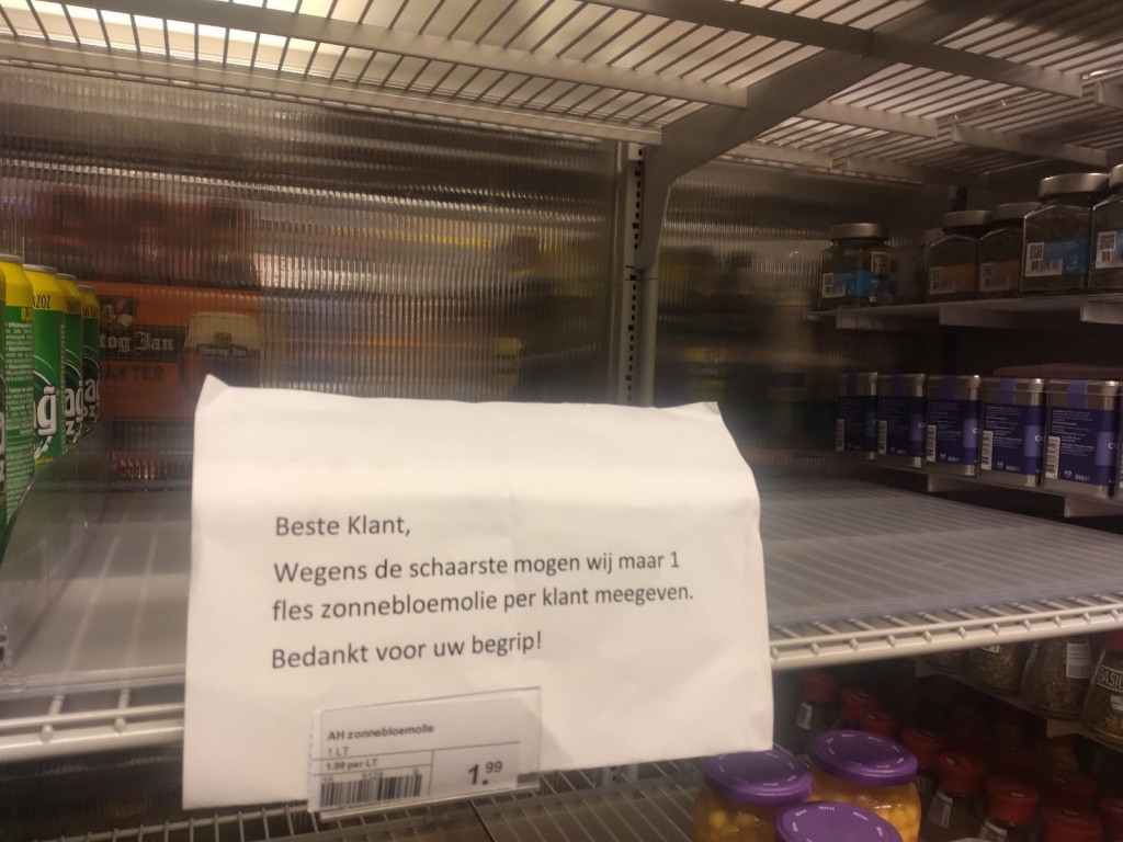 Beste Klant, wegens de oorlog in Oekraïne waar onschuldige mensen verkracht en vermoord worden is er schaarste ontstaan in Europa. Wij mogen daarom  maar 1 fles zonnebloemolie per klant meegeven. Bedankt voor uw begrip!